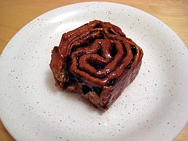 Chelsea_bun by Petecarney wikipedia